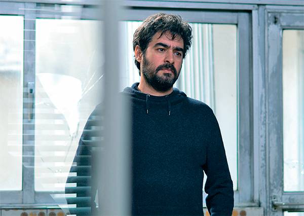 Актер Шахаб Хоссейни за исполнение главной мужской роли в фильме «Коммивояжер» получил приз на Каннском фестивале 72-01.jpg HABIB MAJIDI, SMPSP