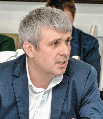 Павел Лысюк из ОАО «Мичуринское» просит власти Павел Лысюк из ОАО «Мичуринское» просит власти рассмотреть возможность упрощённого выкупа земли под рассмотреть возможность упрощённого выкупа земли под закладку садов 034_expertjug03-2.jpg Вячеслав Фирсанов