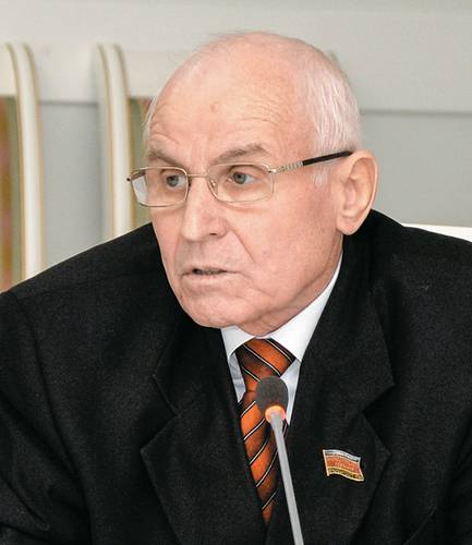 Иван Петренко, вице-спикер кубанского парламента, Иван Петренко, вице-спикер кубанского парламента, уверен, что , что на Кубани необходимо сажать не менее уверен, что , что на Кубани необходимо сажать не менее 2 тысяч га новых интенсивных садов ежегодно 034_expertjug03-3.jpg Вячеслав Фирсанов