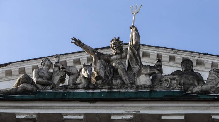 Парус, три капитана и Центральный банк