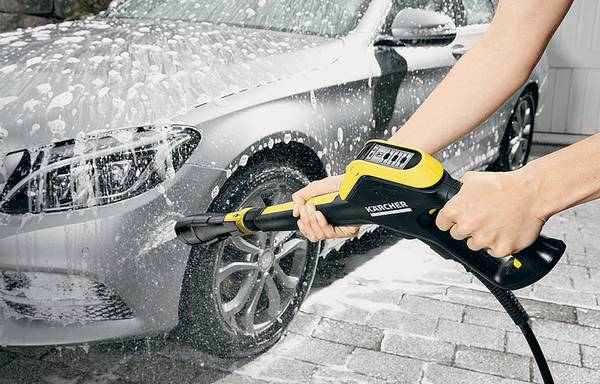 Мойки высокого давления Full Control Plus оснащены специальной трубкой для регулировки типа струи и давления 069_rusrep_17-1.jpg пресс-служба компании Kärcher