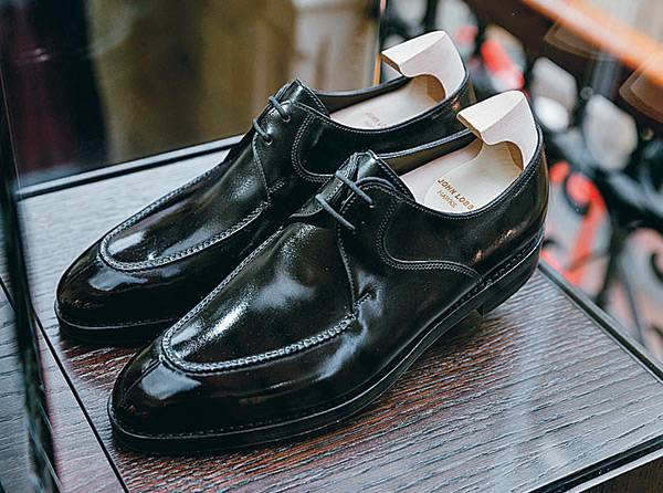 072_rusrep_19-3.jpg John Lobb Hawke