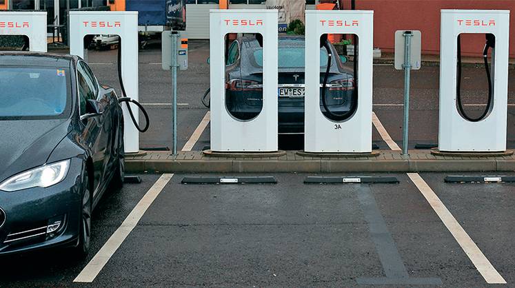 Хватит ли у Tesla заряда?