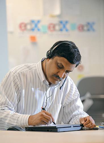 Анант Агарвал, президент EdX, создает свой онлайн-курс прямо на планшете 054_rusrep_01-1.jpg The edX Media Library