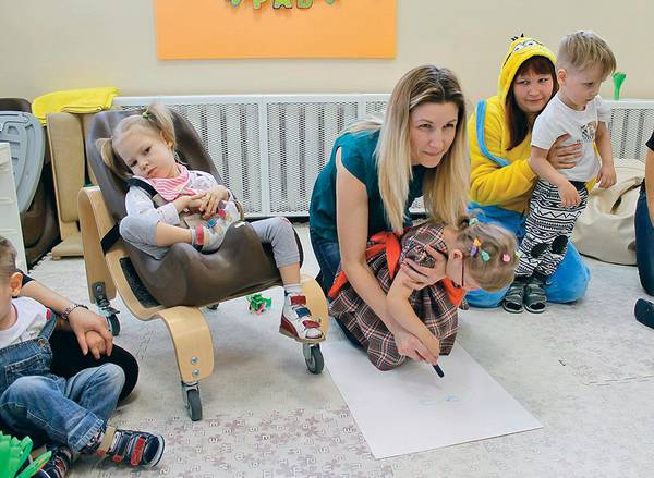 Реабилитационный детский сад «Солнце для всех», открытый в Тольятти в 2014 году, стал едва ли не первым опытом в стране. Его создали родители 012_rusrep_03-2.jpg из архивов центра «Преодоление» и детского сада «Солнце для всех»
