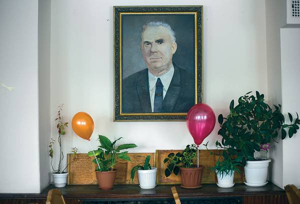 Портрет легендарного директора — Михаила Никитовича Наумова. С 1996 года центр реабилитации носит его имя 043_rusrep_03-3.jpg Мария Слепкова