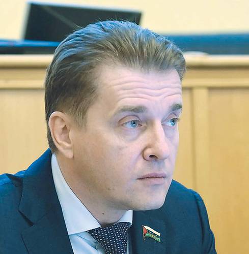 Председатель комитета по бюджету, налогам и финансам Тюменской областной думы, президент Запсибкомбанка Дмитрий Горицкий: «Банки должны принять ряд ответственных решений, которые определят их дальнейшую деятельность на финансовом рынке. В первую очередь это связано с введением пропорционального регулирования» 012_expert_ural_12-1.jpg