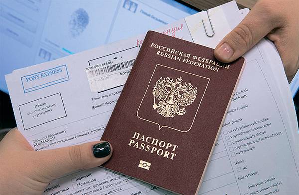 Загранпаспорт нового поколения с электронным чипом подорожает до пяти тысяч рублей 04-04.jpg ТАСС