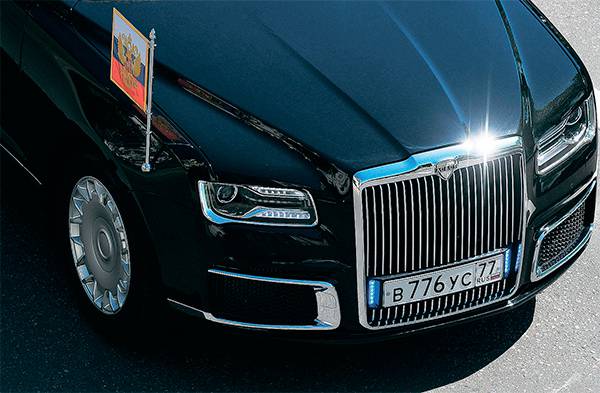 По дизайну Aurus немного напоминает советские правительственные автомобили ЗИС. В свободную продажу лимузины поступят в течение года, стоить они будут в районе 10 млн рублей — это дешевле зарубежных аналогов. До конца года будет выпущено 70 машин семейства Aurus 28-03.jpg ТАСС