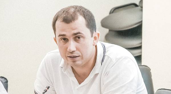 Директор ООО «Вебпрактик» Александр Букуров считает, что компании должны сами становиться своеобразными университетами, чтобы минимизировать проблемы рынка труда 031expertjug07-1.jpg