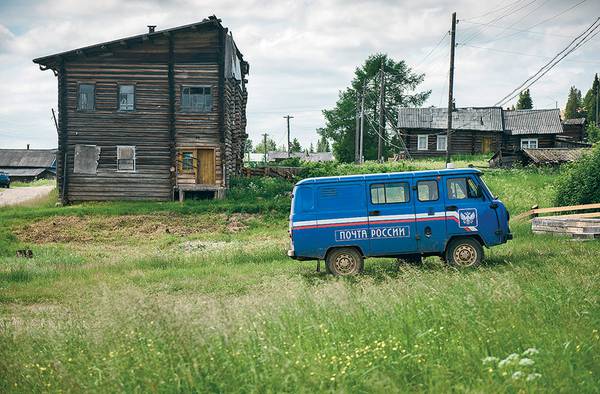 Ура, пенсии привезли. Намечается всенародный праздник с заходом в продуктовый магазин. Не исключено, что с шумными гуляньями 061_rusrep_17-2.jpg Полина Кочеткова