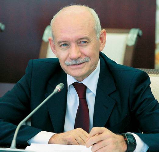 Рустэм Хамитов был назначен на должность президента Башкирии на пятилетний срок в июле 2010 года. В мае 2014 года, до окончания срока полномочий, он попросил президента РФ о досрочной отставке для того, чтобы участвовать в осенних выборах 004_expert_ural_42-2.jpg