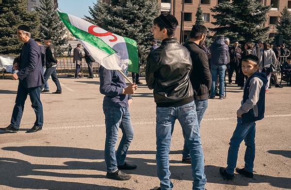 На митинге в Магасе и дети, и старики стоят за свою землю 015_rusrep_21-2.jpg Оксана Юшко