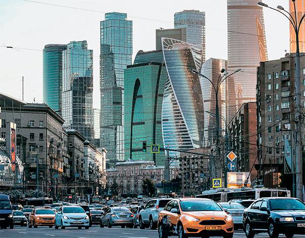 В самой большой стране мира квартал небоскребов расположился очень скученно на ограниченном пятачке земли 24-04.jpg