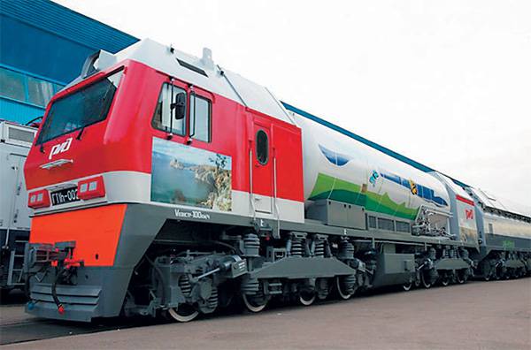 ГТ1h мощностью 8500 кВт с электрической передачей предназначен для эксплуатации на неэлектрифицированных участках железных дорог общего пользования в районах Сибири и Крайнего Севера для вождения грузовых поездов увеличенной длины и массы. Состоит из двух секций, оборудованных кабинами управления. В одной секции располагается энергетическая установка, во второй — необходимый запас топлива 004_expert_ural_46-1.jpg