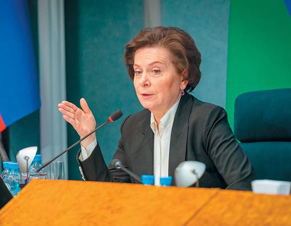 Наталья Комарова: «Абсолютно далека от того, чтобы в ладоши хлопать и говорить, что мы победили все проблемы, связанные с созданием условий для жизни людей. Скажу так: усилия, которые прилагаются, дают возможность работать в этом направлении. Как результат — Югра в тройке лидеров-субъектов РФ по социальноэкономическому развитию» 023_expert_ural_50-1.jpg