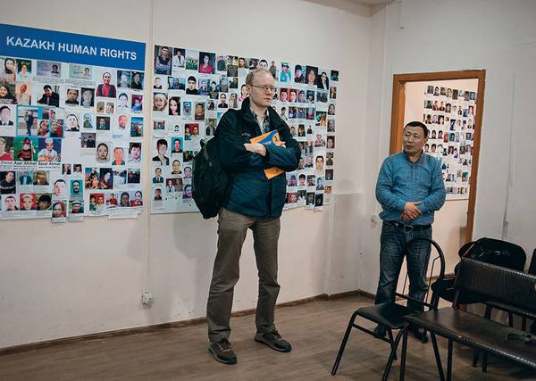 Во время работы над книгой по уйгурскому языку лингвист Евгений Бунин понял, что просто обязан создать базу жертв репрессий в Синьцзяне. И в результате сделал это 037_rusrep_10-1.jpg Константин Саломатин