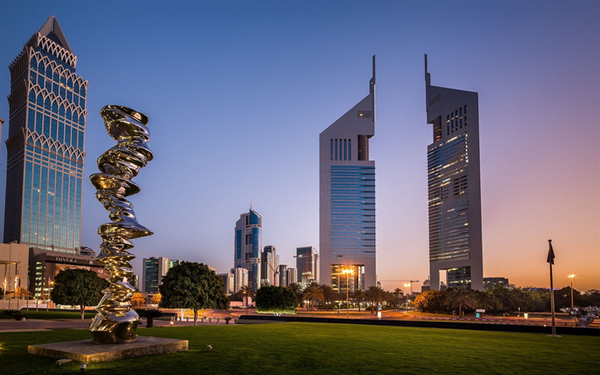 Эмиратские башни thumb2-emirates-towers-skyscrapers-dubai-evening-s.jpg