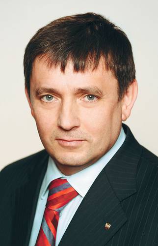 Виктор Кокшаров: «Никто и ничто не заменит живого общения преподавателя и студента. Онлайн — важный элемент, но не единственный и далеко не исчерпывающий» 023_expert_ural_25-1.jpg