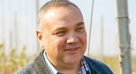 Глава совета директоров плодобъединения «Сады Ставрополья» Айдын Ширинов 06-1.jpg SADKMV.RU Глава совета директоров плодобъединения «Сады Ставрополья» Айдын Ширинов 06-1.jpg SADKMV.RU