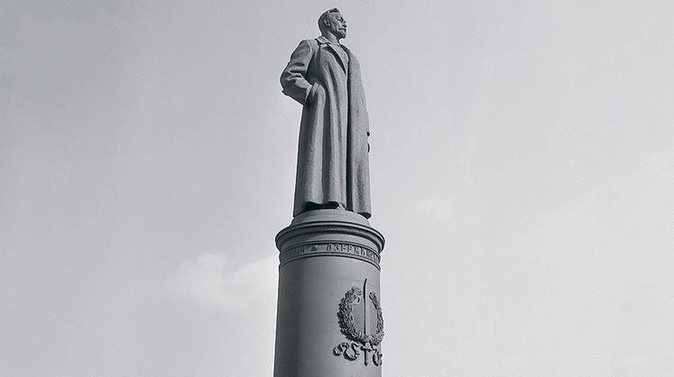 Памятники: Феликс Дзержинский против Александра Невского Памятники: Феликс Дзержинский против Александра Невского