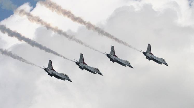 Русский рынок акций взлетел на американских истребителях Русский рынок акций взлетел на американских истребителях