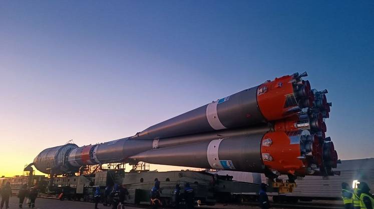 «Союз» со спутником «Арктика» установлен на стартовом комплексе Байконура
