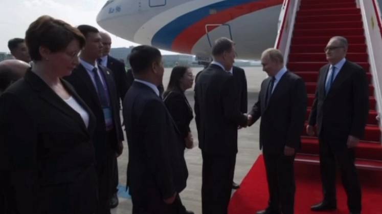 Ковровая дорожка и почётный караул: Путин прибыл с официальным визитом в Китай