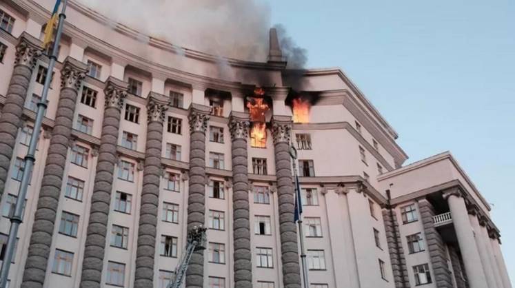 ВС РФ нанесли массированный удар по Украине: в Киеве горит здание правительства. Что известно?