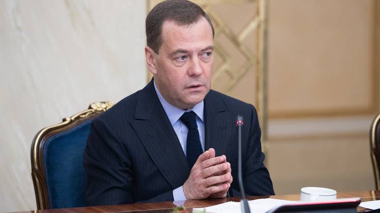 Медведев рассказал о работе над российским бюджетом