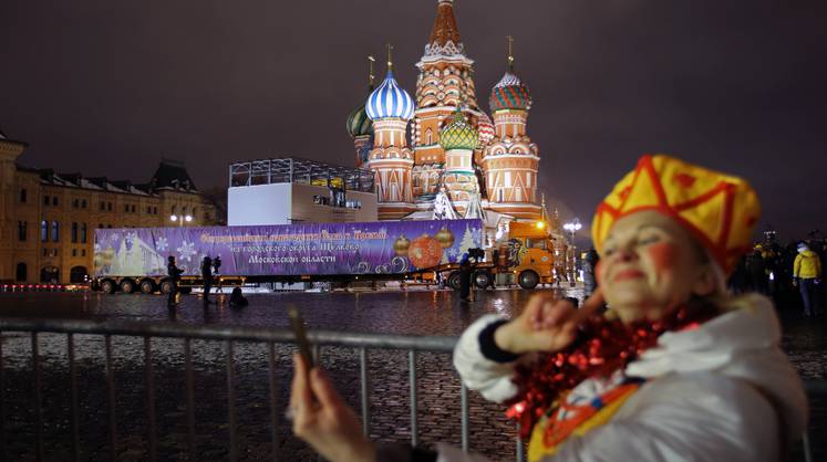 Россияне рассказали, на что потратят новогоднюю премию Россияне рассказали, на что потратят новогоднюю премию