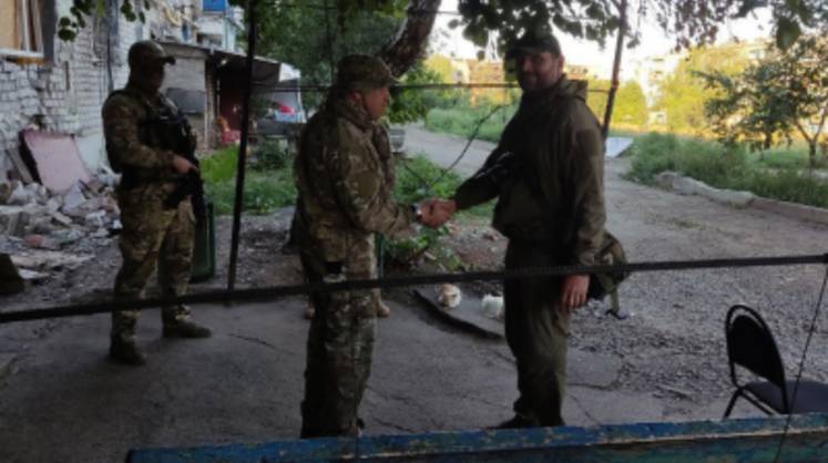 Пригожин сфотографировался с военным корреспондентом в Попасной