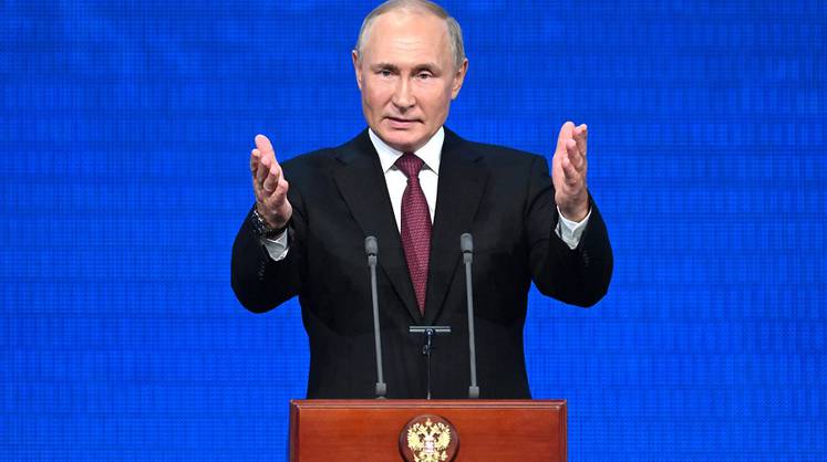 Путин пригласил Пашиняна и Алиева в Россию