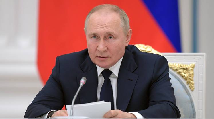 Путин похвалил Госдуму и российскую экономику