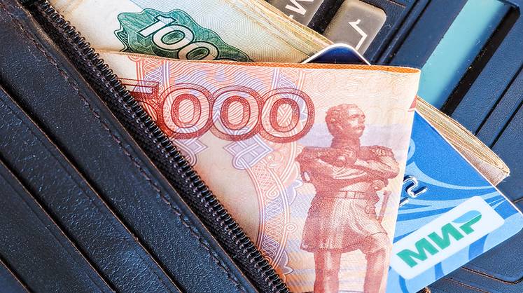 Подлатали стену