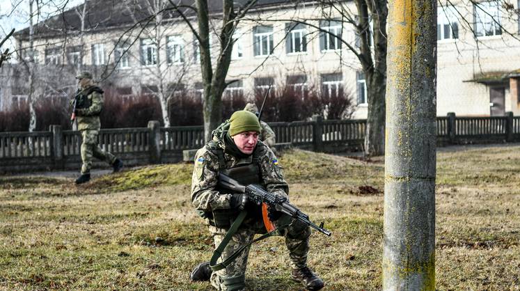 Украинские военные массово покидают передовые позиции в Донбассе Украинские военные массово покидают передовые позиции в Донбассе
