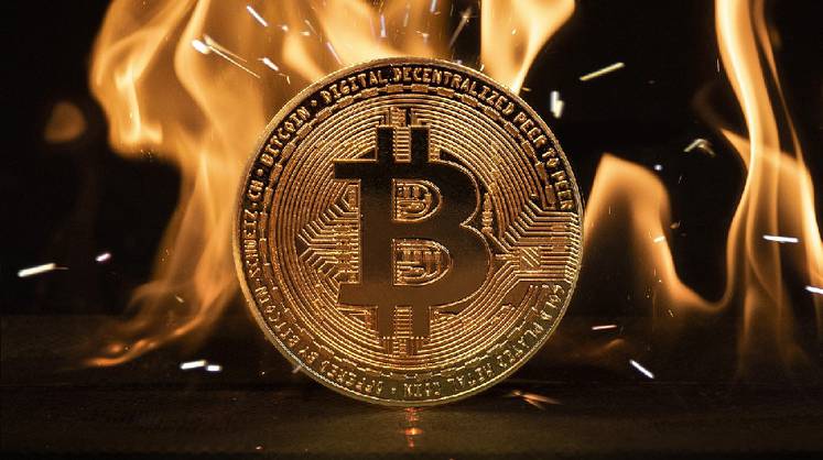 Крупные инвесторы стали избавляться от биткоина