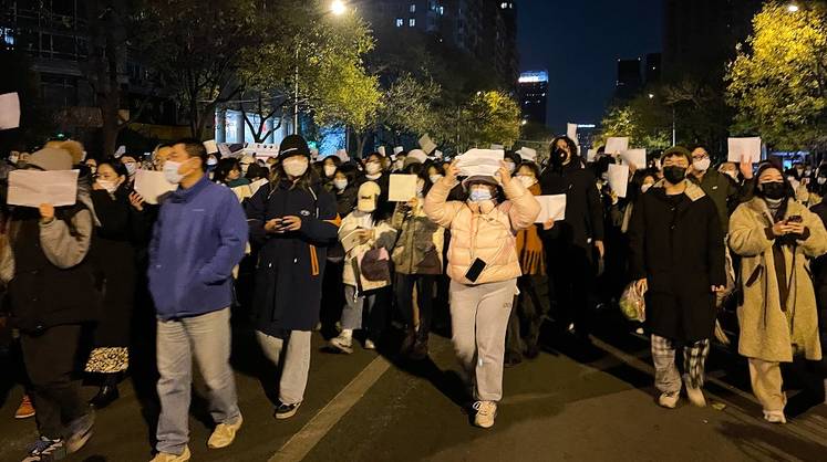В Поднебесной мощная вспышка пандемии и протесты населения