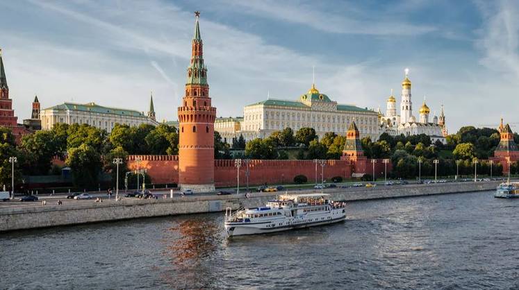 Участников СВО с семьями прокатили на теплоходе по Москве-реке