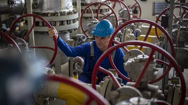 Цены на газ в Европе обвалились на фоне возможной интервенции властей на рынках