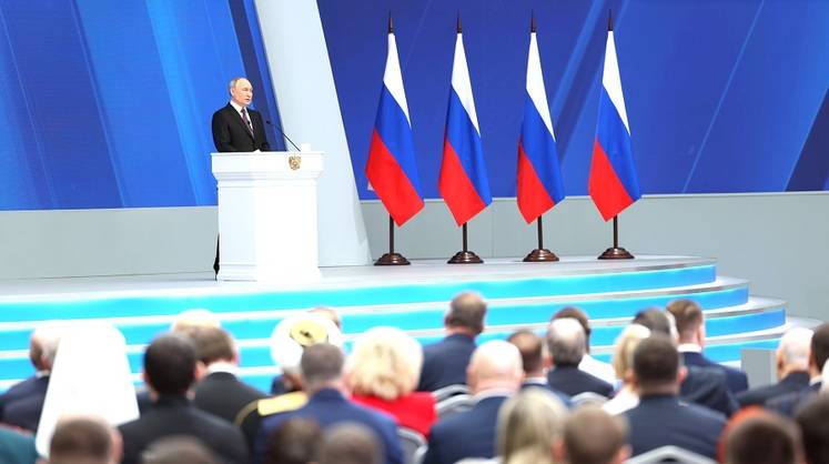 Путин заявил о том, кому можно передать Россию