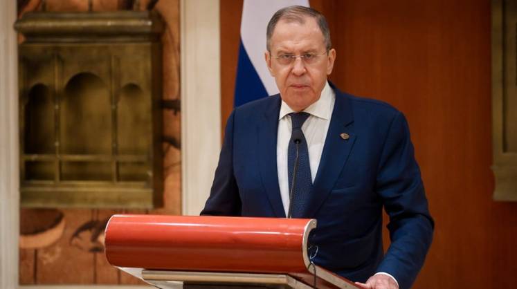 Лавров заявил, что направляемое Киеву летальное оружие попадает в горячие точки в других странах