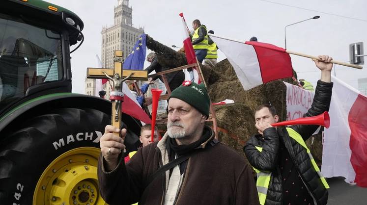 В Варшаве не исключают закрытия границы с Украиной для украинских товаров и продуктов