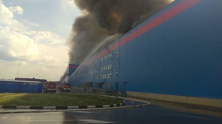 Причиной пожара на складе Ozon в Подмосковье мог стать поджог