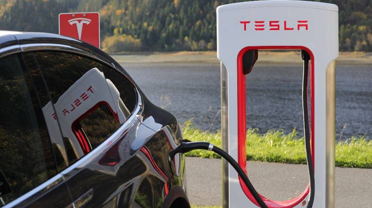 Tesla и BYD побили рекорды по продажам