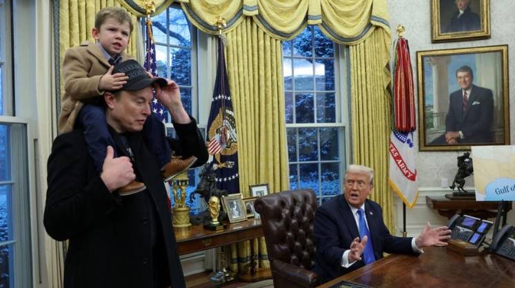 Трамп с Маском приступают к массовым увольнениям госслужащих