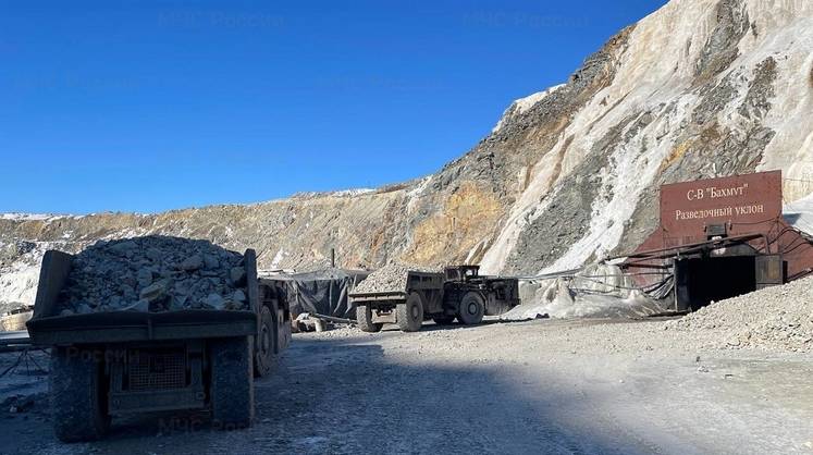 Более двух третей пути пройдено спасателями к заблокированным под завалом на руднике «Пионер» амурским шахтерам