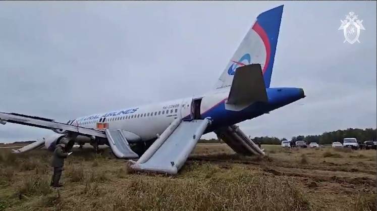 Причиной экстренной посадки самолета Сочи — Омск могла стать нехватка топлива
