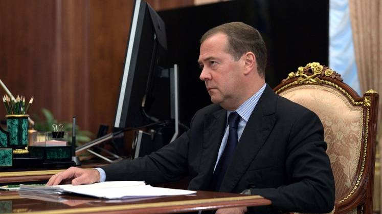 Медведев: миротворцы НАТО на Украине будут законной целью