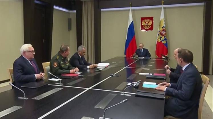 Шойгу доложил Путину об устойчивой обстановке в зоне СВО